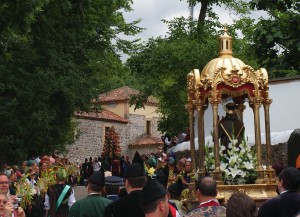 procesión de san antonio llegando a la capilla